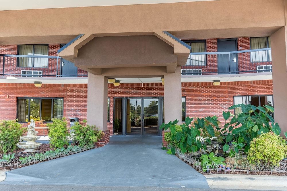 Quality Inn Calera I-65 exit 231 1