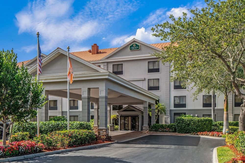 La Quinta by Wyndham Bonita Springs Naples North 1