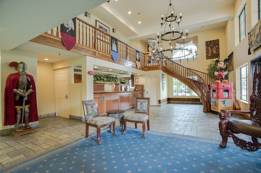Castle Inn and Suites Anaheim 2