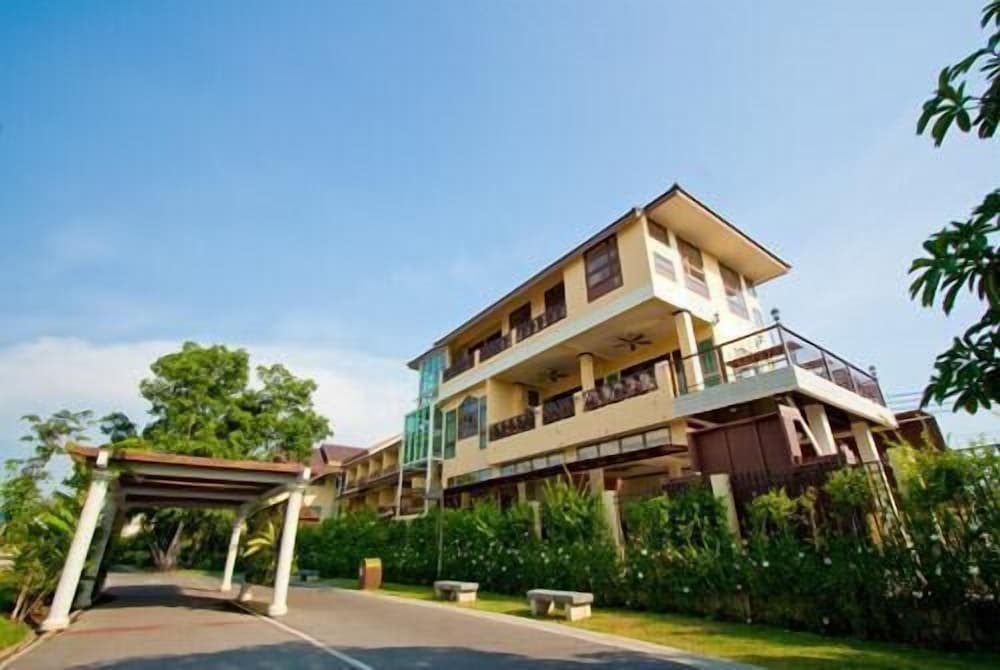 Suphan Lake Hometel 1