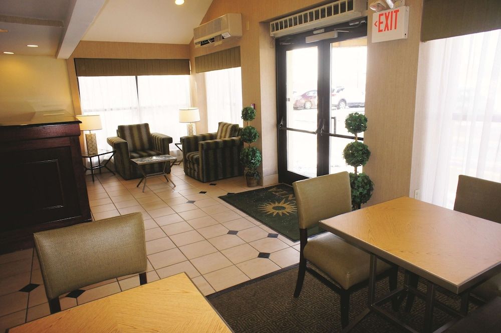 La Quinta by Wyndham Warwick Providence Airport 2