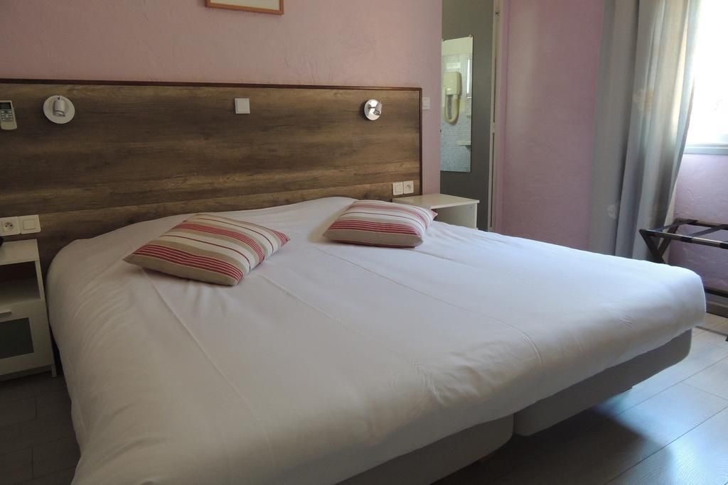 Logis Hôtels La Bastide des Golfs 1