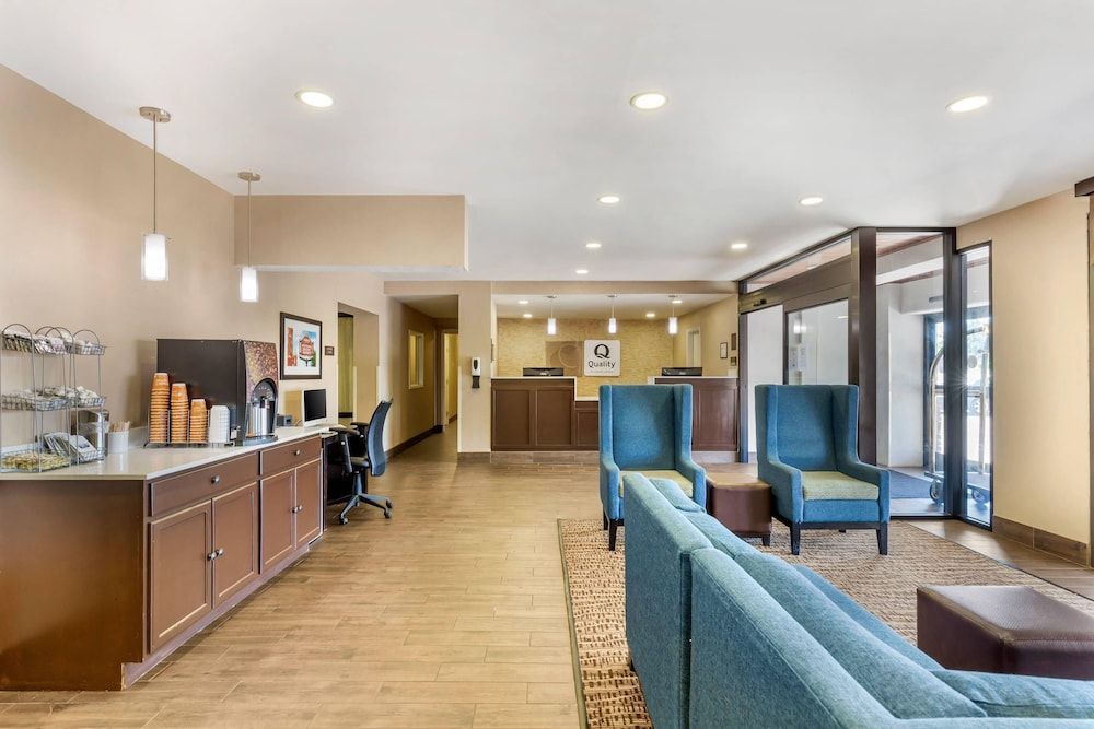 Quality Inn & Suites Spring Lake - Fayetteville near Fort Bragg 2