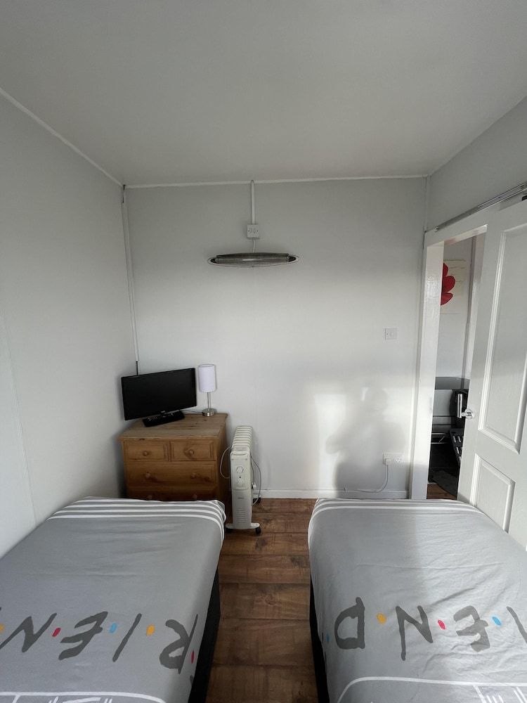 Captivating 2-bed Chalet 1