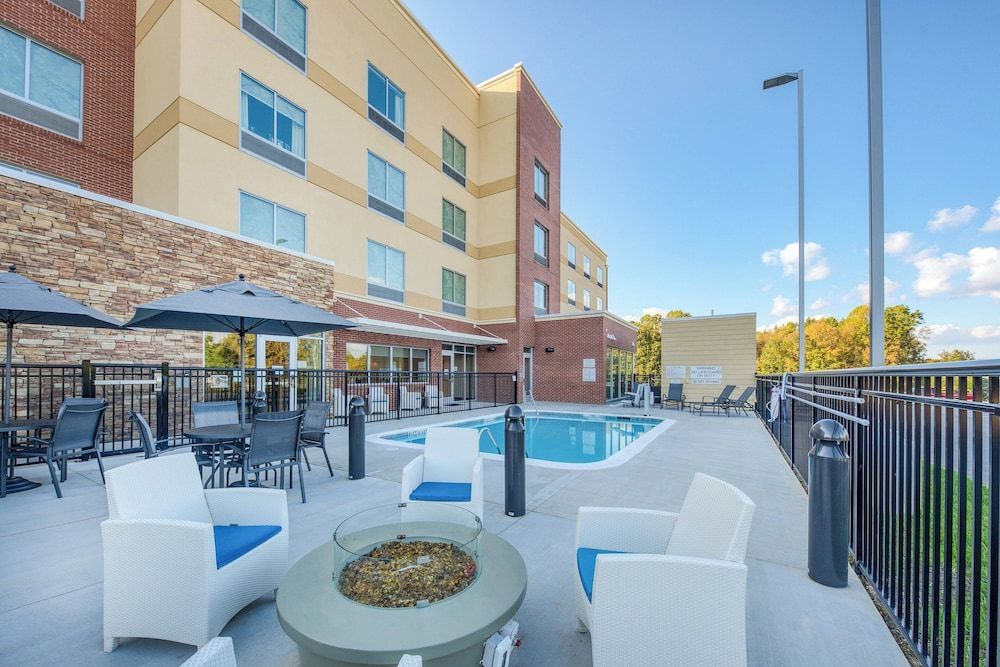 Fairfield Inn & Suites by Marriott Charlotte Belmont 1