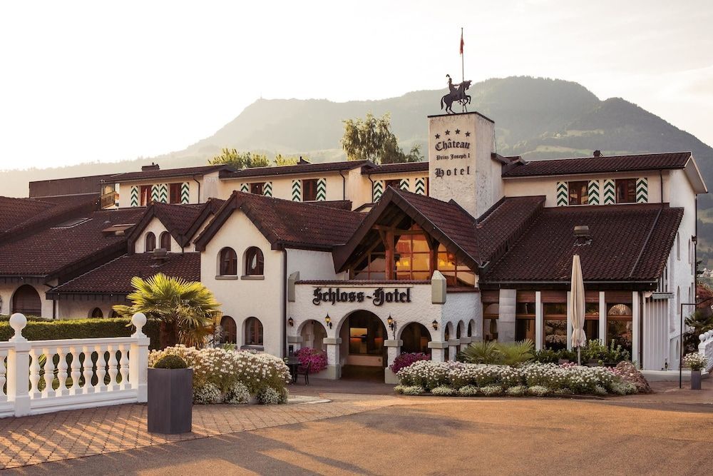 Swiss-Chalet Merlischachen - Romantik Schloss-Hotel am See 1