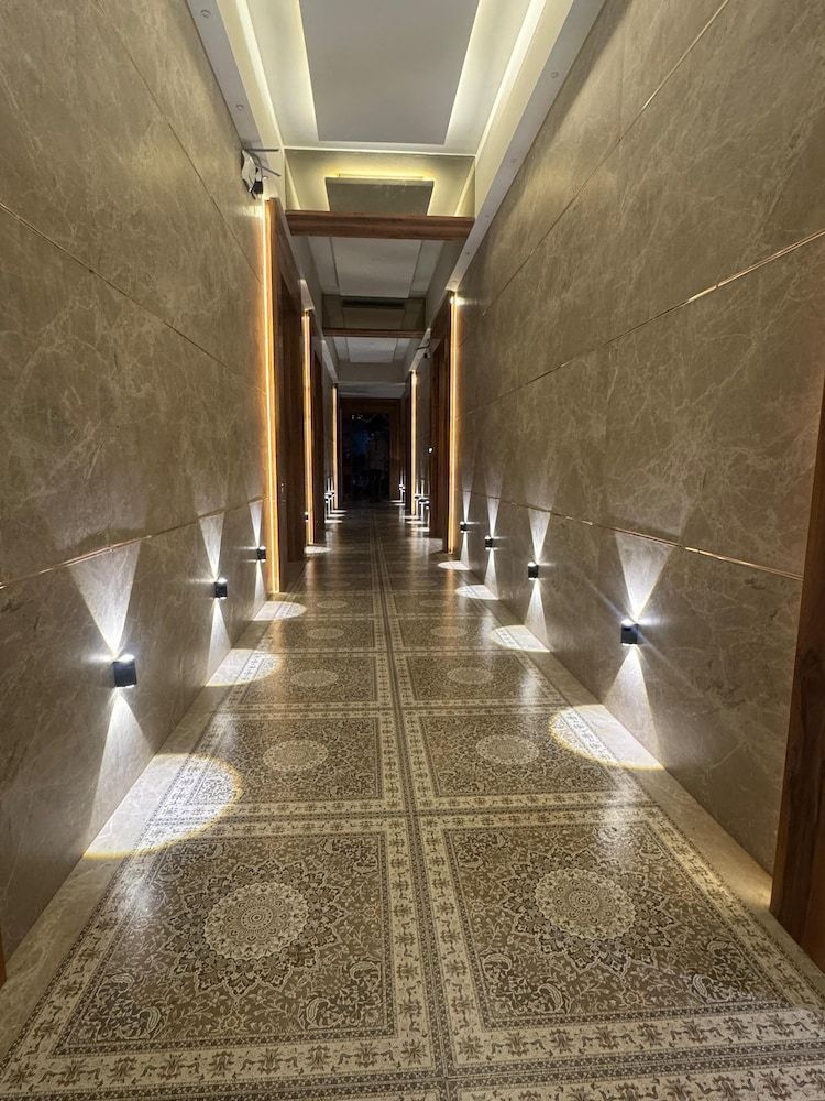Hotel Regalia Suites 2