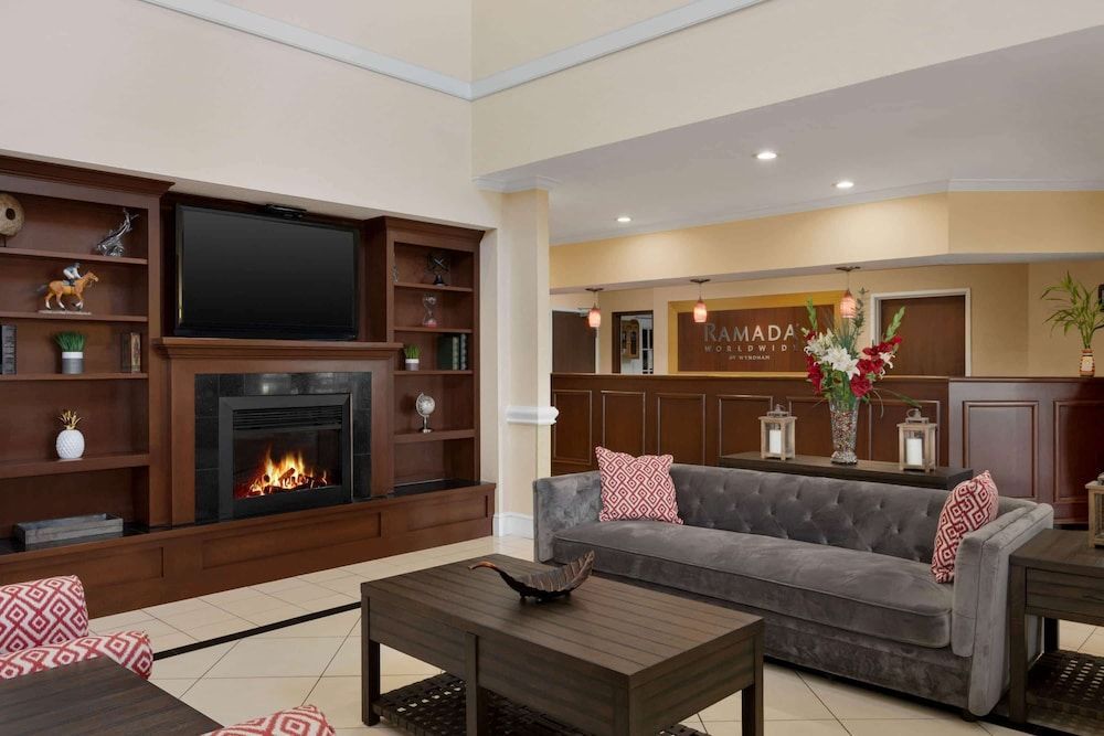 Ramada by Wyndham Elizabethtown 2