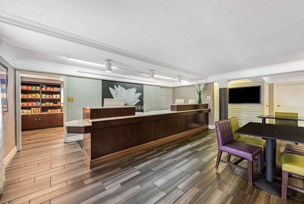 La Quinta Inn by Wyndham Miami Airport North 2