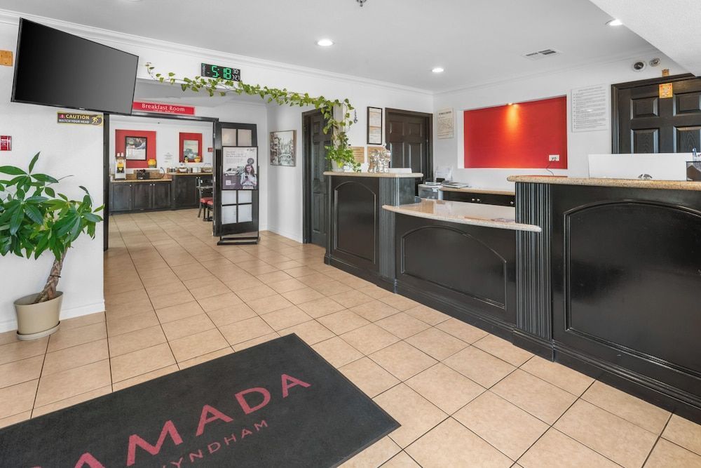 Ramada by Wyndham Ontario Airport & Convention Center 2