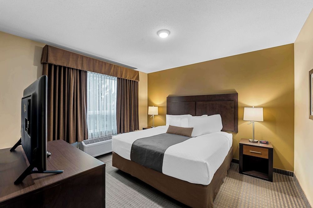Best Western Plus Lacombe Inn and Suites 1