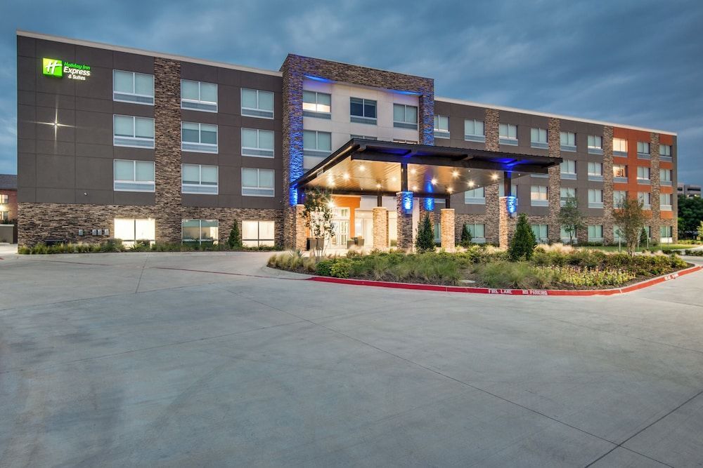 Holiday Inn Express & Suites DALLAS NORTH - ADDISON by IHG 1