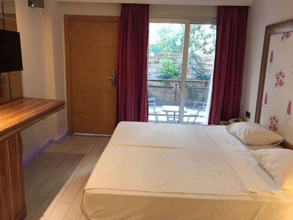 Cle Beach Boutique Hotel 2