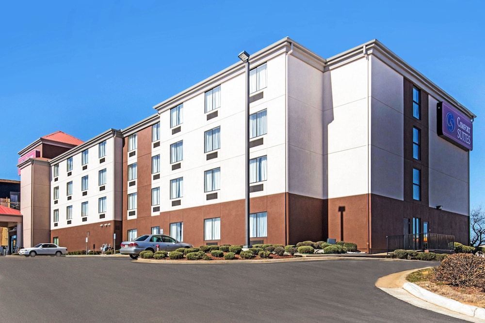 Comfort Suites Tuscaloosa near University 1