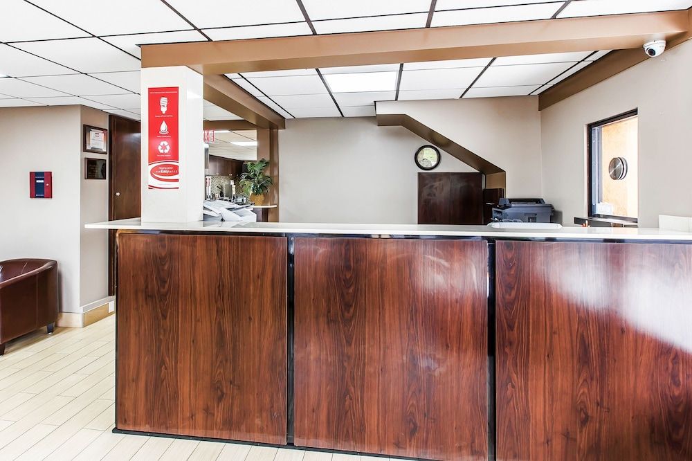 Econo Lodge Savannah Midtown 2