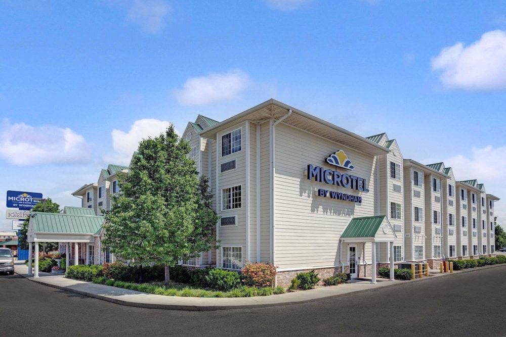 Microtel Inn & Suites by Wyndham Indianapolis Airport 1