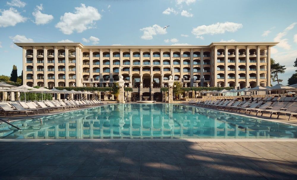 Astor Garden Hotel 1