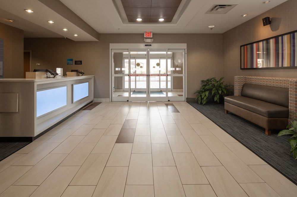 Holiday Inn Express & Suites LENOIR CITY (KNOXVILLE AREA) by IHG 2
