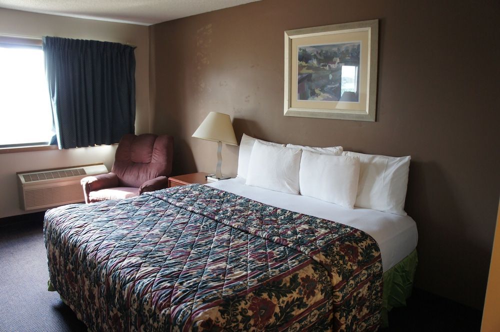 Coratel Inn and Suites Maple Grove 1