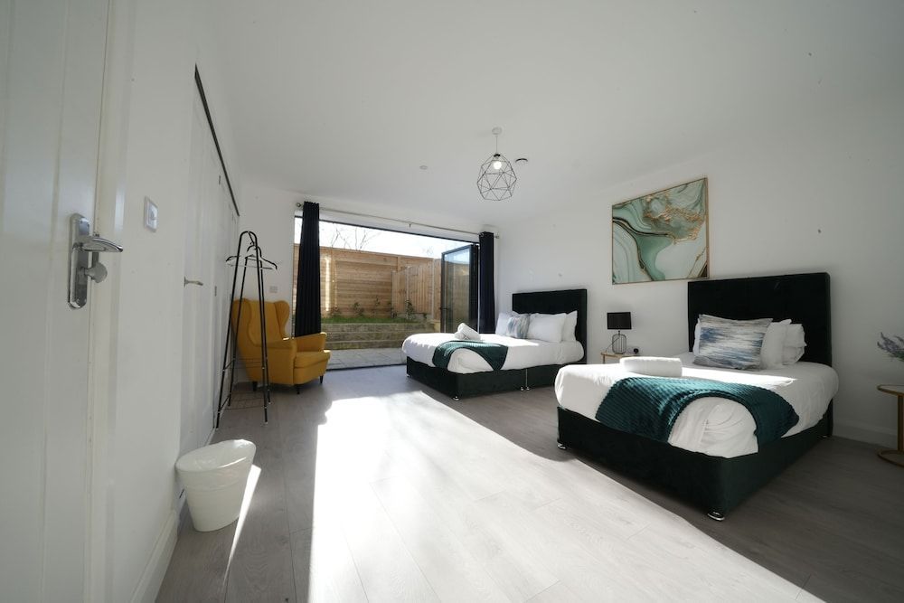 Ealing Broadway Great Stay 7-Minute Walk from the Underground 1