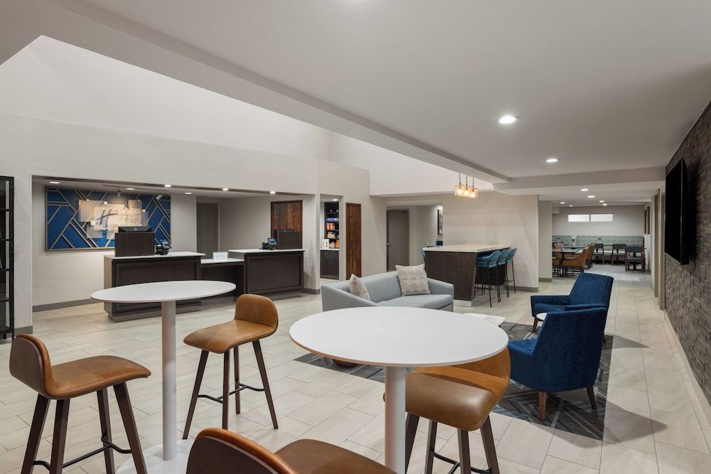 Holiday Inn Express & Suites PASO ROBLES by IHG 2