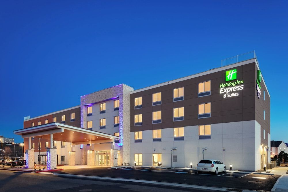 Holiday Inn Express & Suites MEDFORD by IHG 1