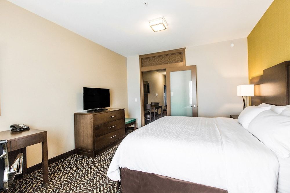 Holiday Inn Express & Suites SPRUCE GROVE - STONY PLAIN by IHG 2