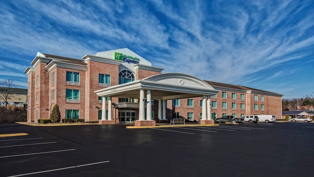 Holiday Inn Express & Suites LONDON by IHG 1