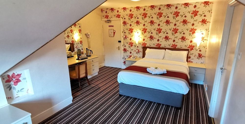 Russell Hotel 1