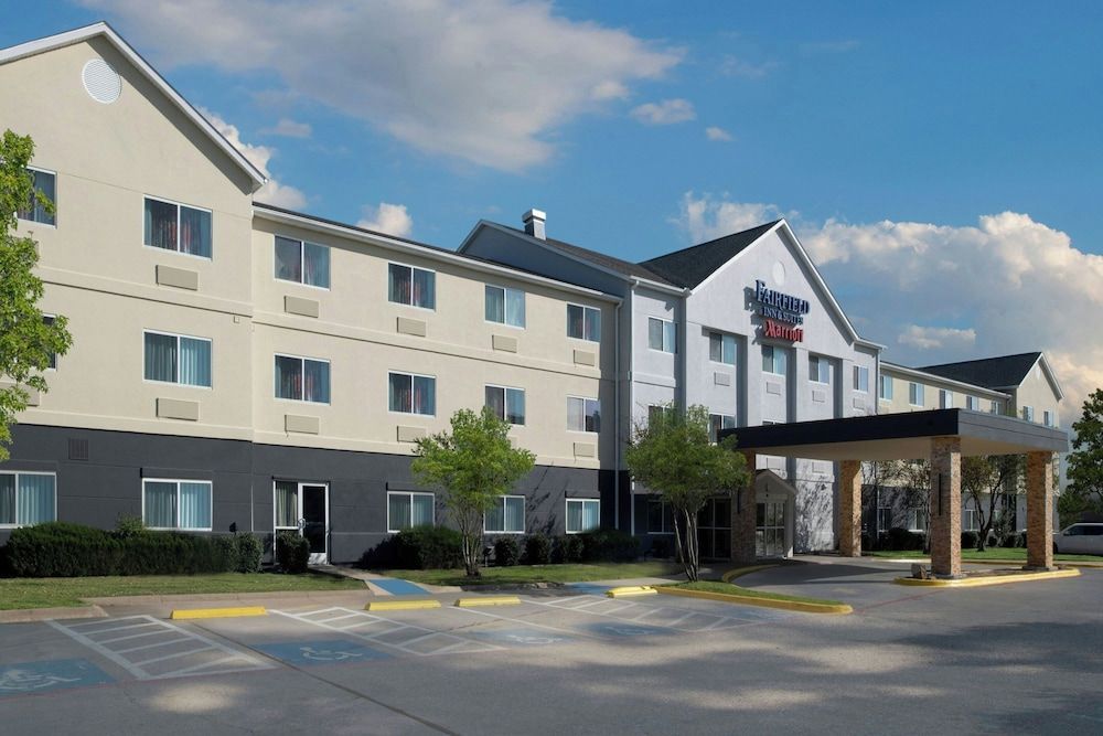 Fairfield Inn & Suites Dallas Park Central 1