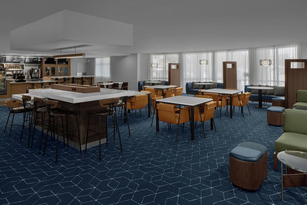 Courtyard by Marriott Santa Clarita Valencia 2