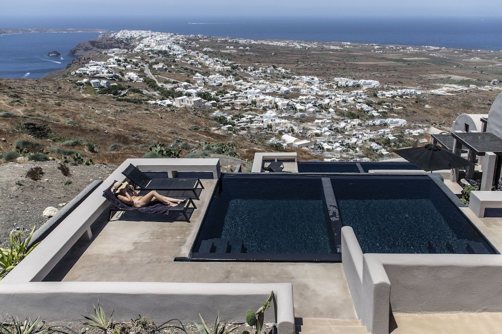 Nimbus Santorini 1