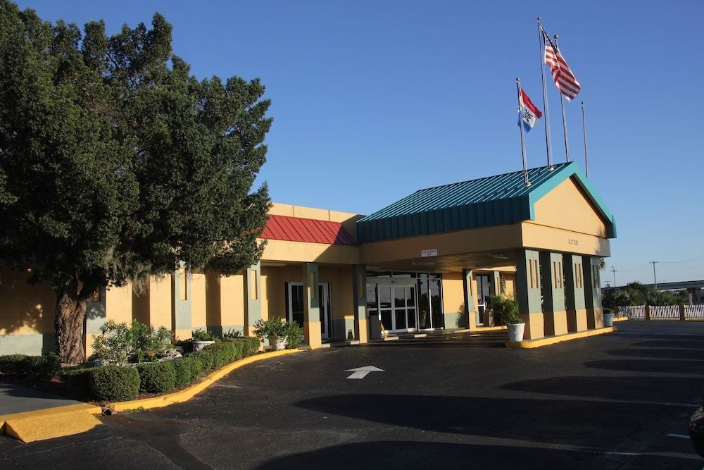 Cruise Port Inn 1