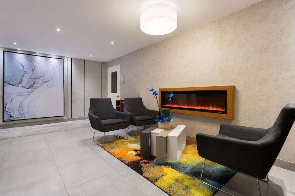 Ramada by Wyndham Bronx 2
