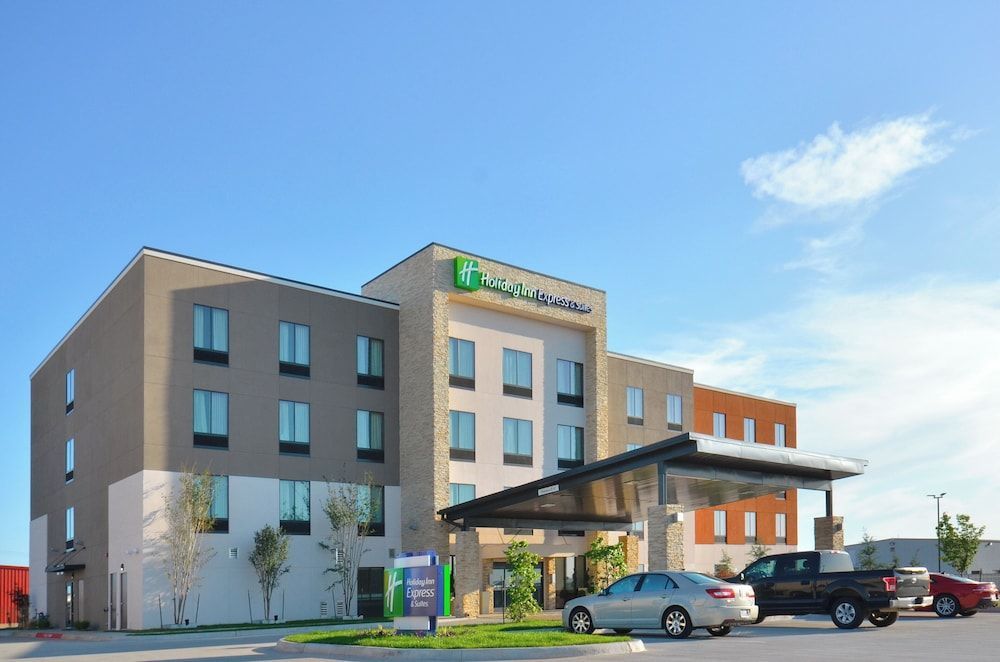 Holiday Inn Express & Suites OKLAHOMA CITY MID - ARPT AREA by IHG 1