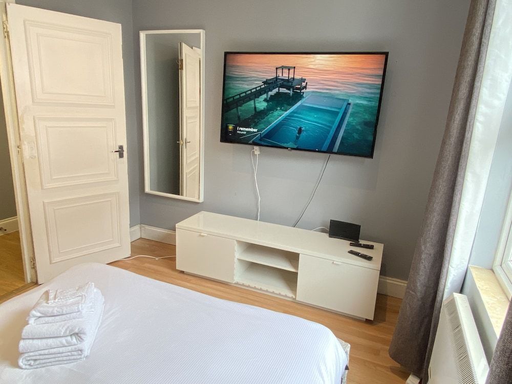 Impeccable 2-bed Apartment in Central London 2