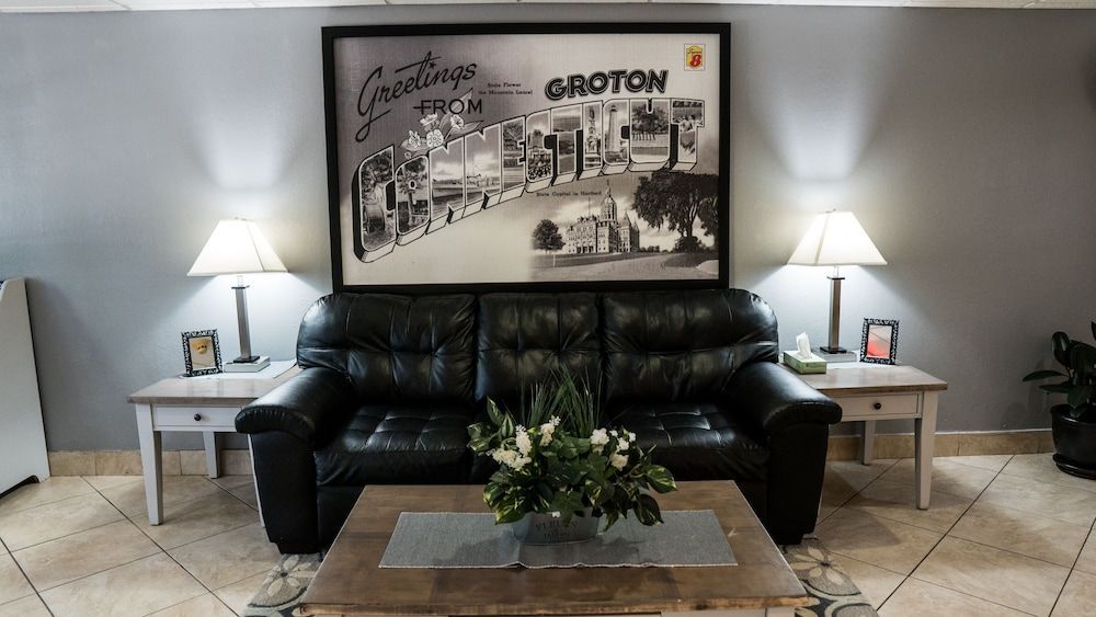 Super 8 by Wyndham Groton 1
