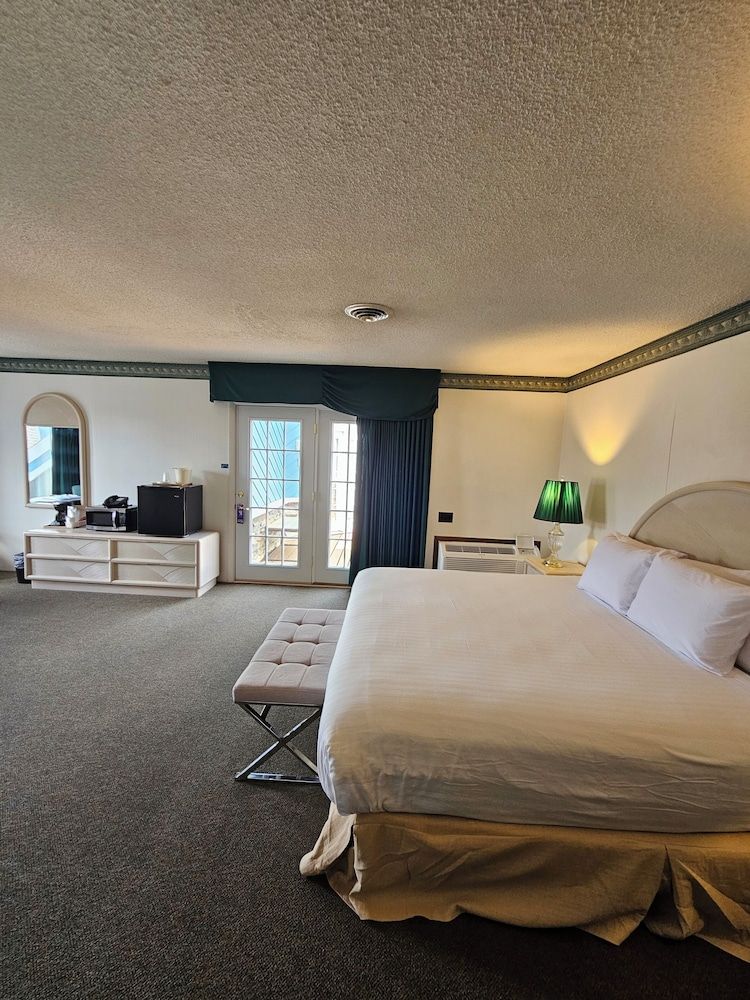 Knights Inn Mackinaw City 1