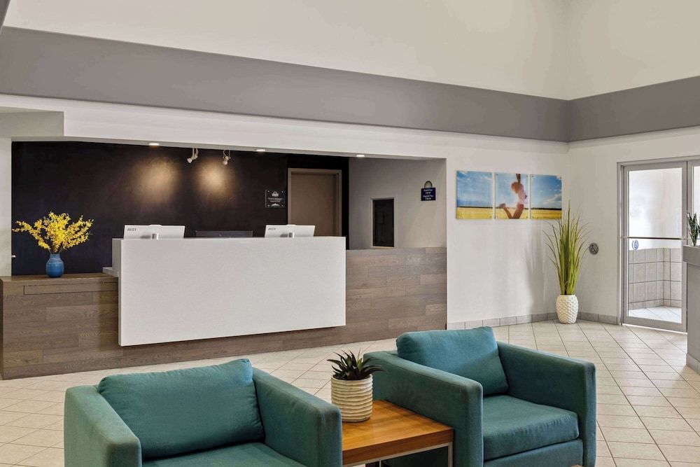 Days Inn by Wyndham Steinbach 1