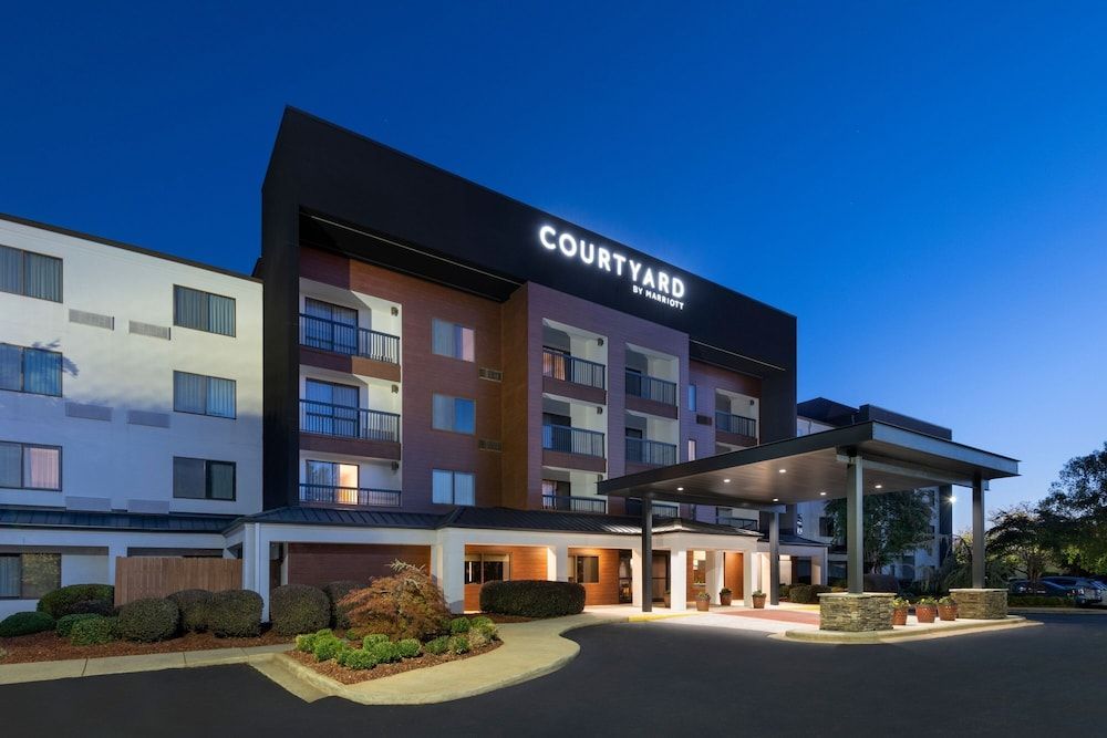 Courtyard by Marriott Burlington 1