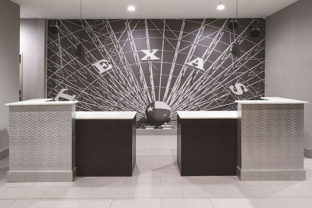La Quinta Inn & Suites by Wyndham Fort Worth West - I-30 2