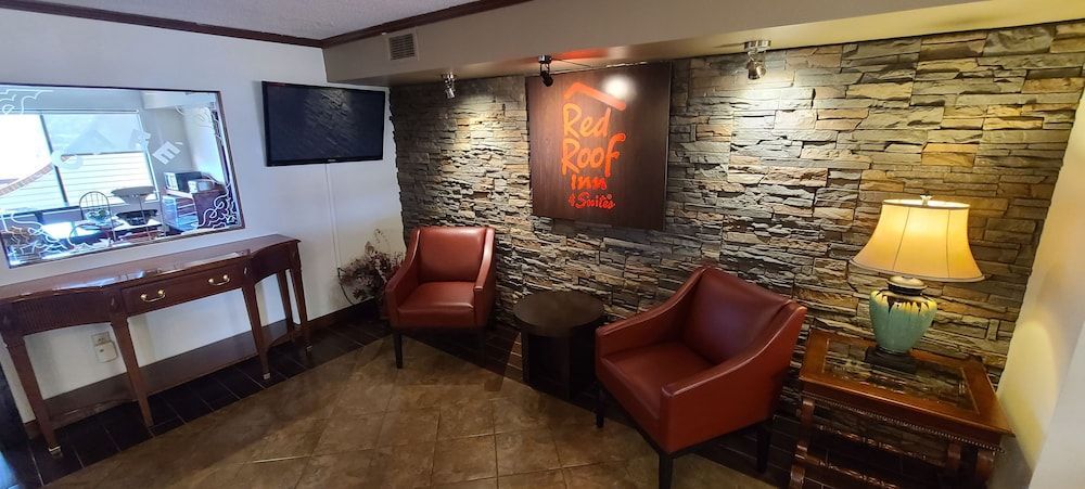 Red Roof Inn & Suites Cornelius – Lake Norman 2
