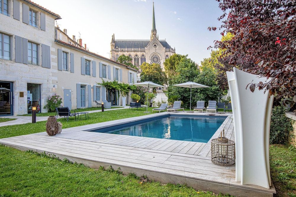 Hotel Le Saint Gelais 1