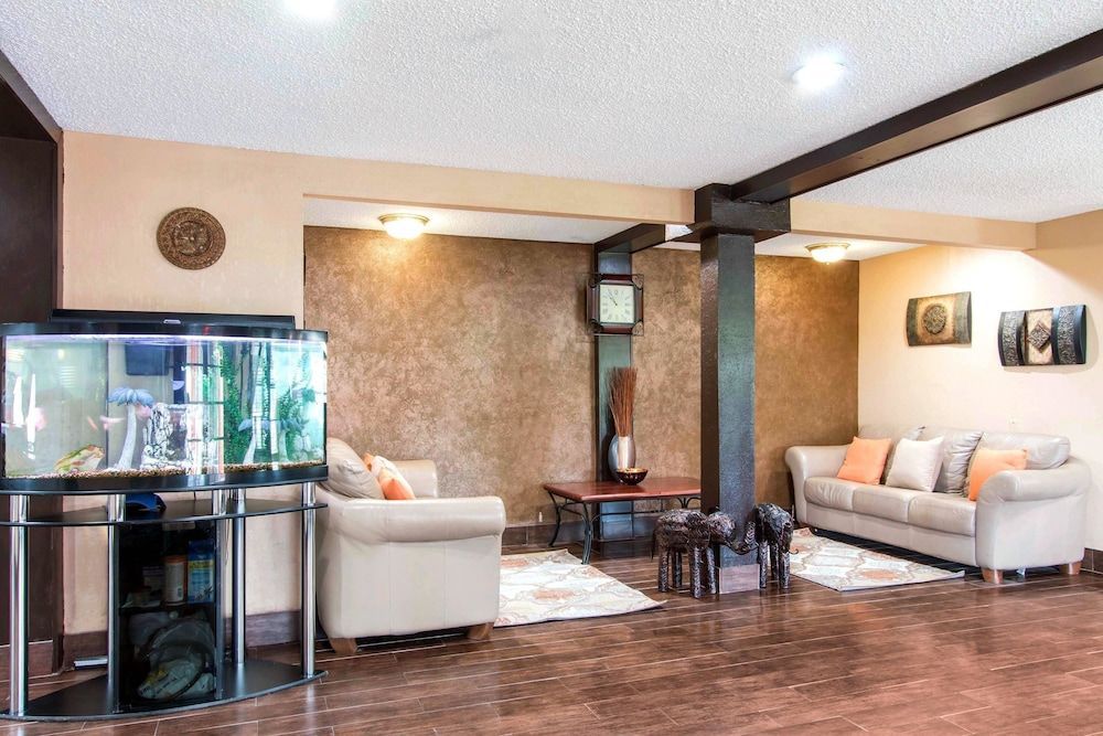 Quality Inn & Suites I-35 near Frost Bank Center 2