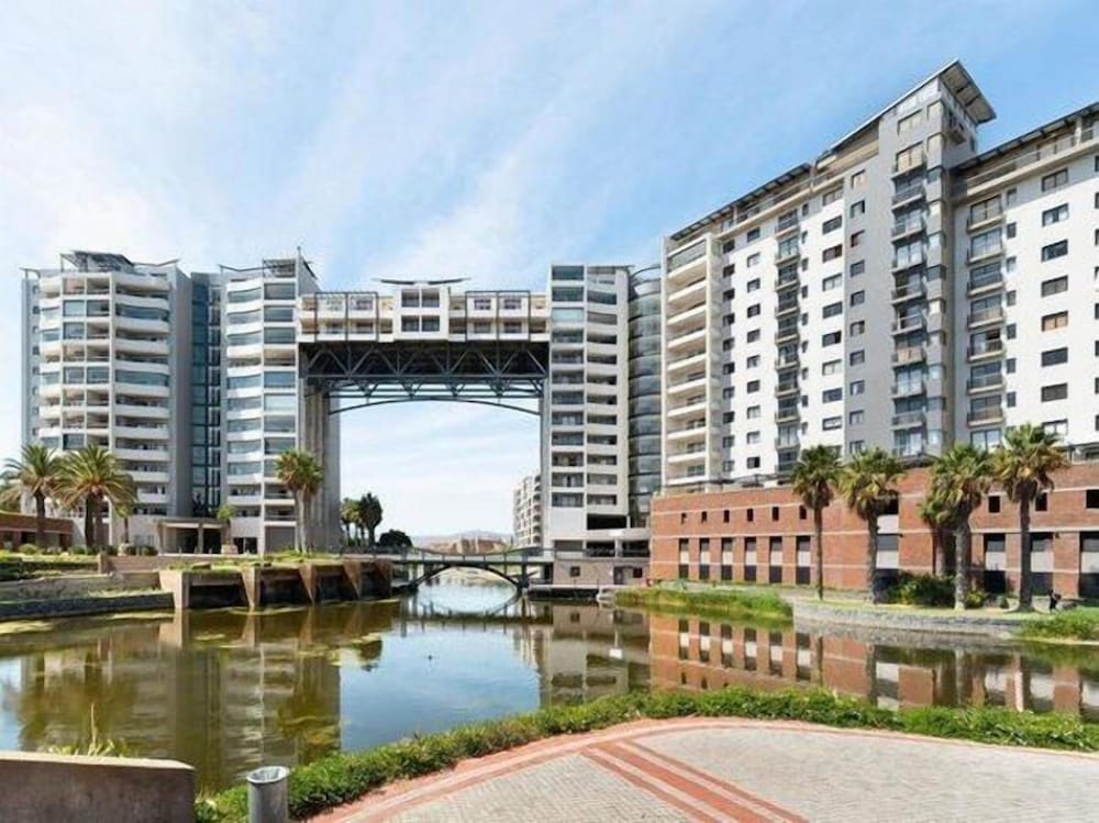 Century City Boutique Apartments 1