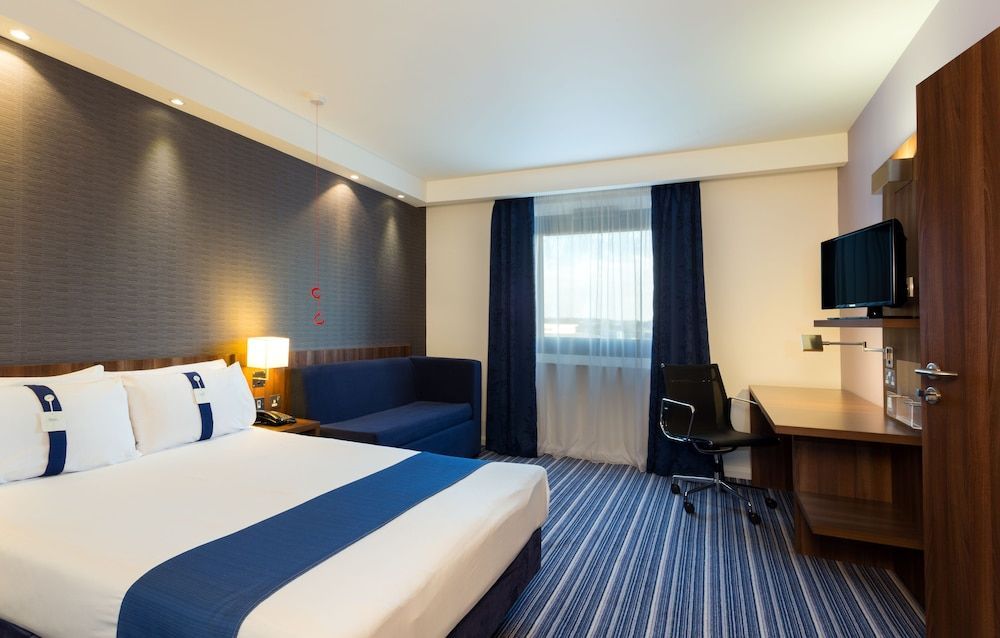 Holiday Inn Express HARLOW by IHG 2