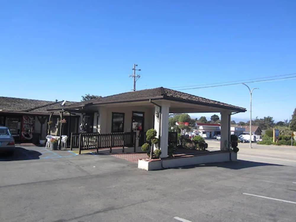 Monterey Fairgrounds Inn 1