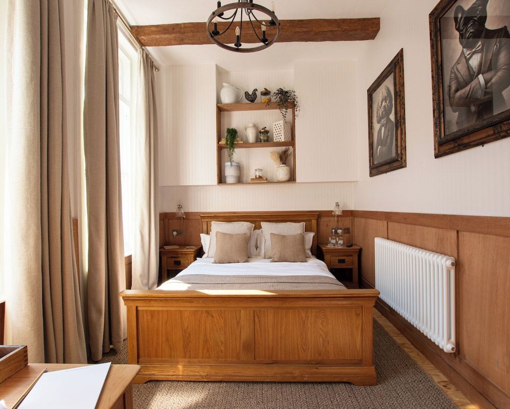 The Old Farmhouse Pub and Rooms 2