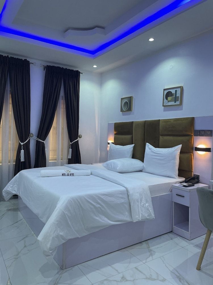 HOTEL LOS REYES 1