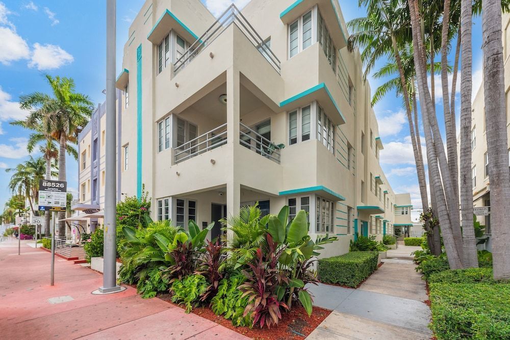 Luxuri Suites 1